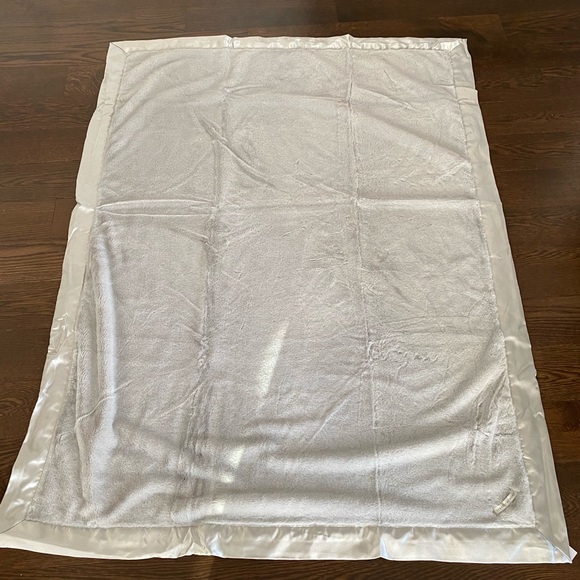 GIRAFFE AT HOME NWT Luxe Throw Luxe - Picture 4 of 9